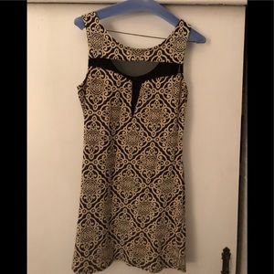 Patterned bodycon dress with small mesh cutout